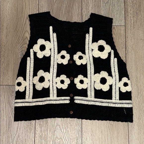 Jackets & Blazers - Commense knit floral vest